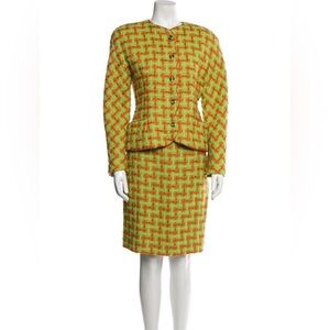 L👀king for this Ungaro Paris suit. DO NOT BUY!